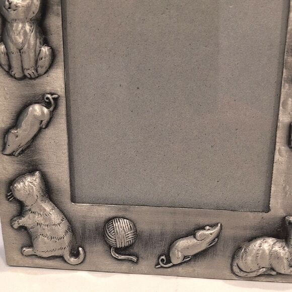 Pewter Tone Cat and Mouse Picture Photo Frame - Picture 5 of 9